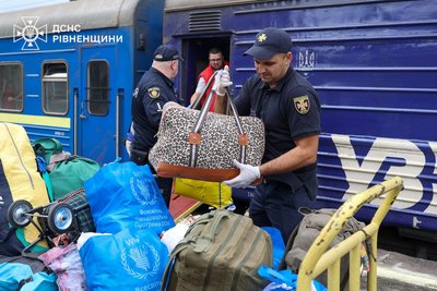 12 жителів Донеччини прибули на Рівненщину черговим евакуаційним потягом 12 жителів Донеччини прибули на Рівненщину черговим евакуаційним потягом