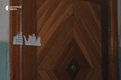 "Емоції переповнюють": мешканці будинку в Одесі, в який влучив російський дрон, повернулися до своїх квартир "Емоції переповнюють": мешканці будинку в Одесі, в який влучив російський дрон, повернулися до своїх квартир