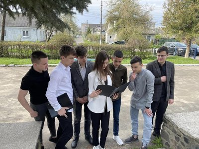 Учні та вчителі влаштували тиждень стилю Учні та вчителі влаштували тиждень стилю