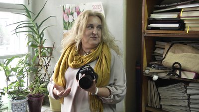 На центральній площі Луцька вбирають до свят ялинки На центральній площі Луцька вбирають до свят ялинки