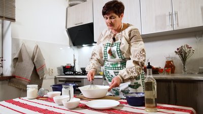 "Кулінарний спадок": як приготувати торт без духовки з гарбузових млинців — рецепт з Рівненщини "Кулінарний спадок": як приготувати торт без духовки з гарбузових млинців — рецепт з Рівненщини