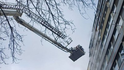 У Черкасах горіла багатоповерхівка: трьох людей врятували, серед них — дитина У Черкасах горіла багатоповерхівка: трьох людей врятували, серед них — дитина