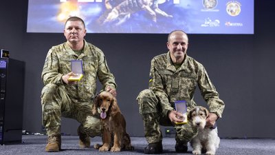 Виявив понад 90 кг наркотиків на блокпостах Чернігова: прикордонника нагородили разом з його псом Виявив понад 90 кг наркотиків на блокпостах Чернігова: прикордонника нагородили разом з його псом