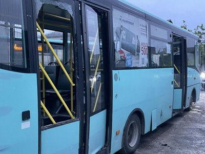 "Мені витягли уламки з грудей. Що було з обличчям — не пам’ятаю": як на Хмельниччині оговтуються від російської атаки "Мені витягли уламки з грудей. Що було з обличчям — не пам’ятаю": як на Хмельниччині оговтуються від російської атаки