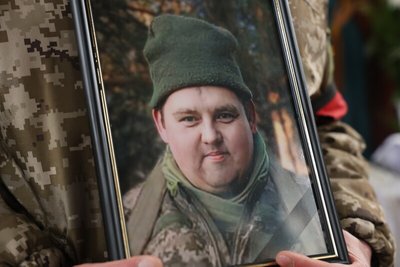 В Луцькій громаді попрощалися з загиблим бійцем Андрієм Бондарем В Луцькій громаді попрощалися з загиблим бійцем Андрієм Бондарем