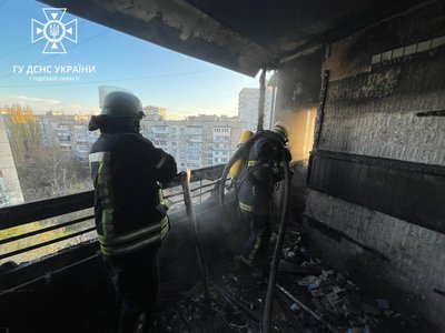 Кімната вигоріла вщент: на Корольова в Одесі через куріння загорілася квартира. ФОТО Кімната вигоріла вщент: на Корольова в Одесі через куріння загорілася квартира. ФОТО