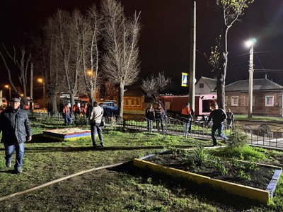 Комунальні служби на місці ліквідації наслідкив розливу патоки у Слобідському районі Харкова, 17 квітня 2026 року Комунальні служби на місці ліквідації наслідкив розливу патоки у Слобідському районі Харкова, 17 квітня 2026 року