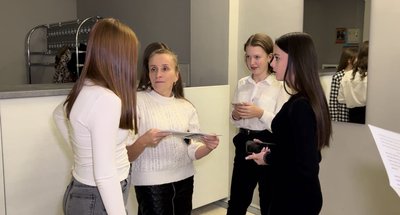 Знімають короткі інтервʼю та репортажі: на Рівненщині діти пробують себе у ролі кореспондентів Знімають короткі інтервʼю та репортажі: на Рівненщині діти пробують себе у ролі кореспондентів