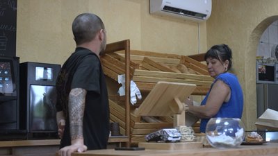 «Печу-печу хлібчик»: ветеран «Азову» відкрив власну пекарню на Рівненщині та продає сінабони «Печу-печу хлібчик»: ветеран «Азову» відкрив власну пекарню на Рівненщині та продає сінабони