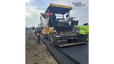 На Сумщині ремонтують дорогу, яка забезпечує сполучення з Чернігівщиною На Сумщині ремонтують дорогу, яка забезпечує сполучення з Чернігівщиною