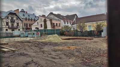 Будівництво на Кафедральній у Луцьку Будівництво на Кафедральній у Луцьку
