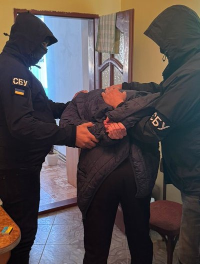 СБУ затримала чоловіка, якого підозрюють у спробі підриву працівників поліції на заході України СБУ затримала чоловіка, якого підозрюють у спробі підриву працівників поліції на заході України