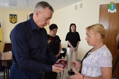 Посмертні ордени "За мужність" отримали дві родини військових з Одещини Посмертні ордени "За мужність" отримали дві родини військових з Одещини
