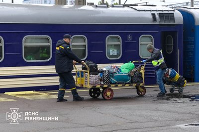Тридцятий евакуаційний потяг приїхав на Рівненщину з Донеччини Тридцятий евакуаційний потяг приїхав на Рівненщину з Донеччини