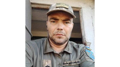 На Чернігівщині в останню путь провели трьох бійців ЗСУ — Сергія Чайковського, Олександра Лукаша та Андрія Хмелюка На Чернігівщині в останню путь провели трьох бійців ЗСУ — Сергія Чайковського, Олександра Лукаша та Андрія Хмелюка