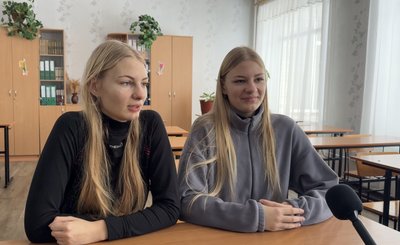 "Їду в автобусі — проходжу тести". Історія дівчат-близнят, які здали НМТ на 200 балів "Їду в автобусі — проходжу тести". Історія дівчат-близнят, які здали НМТ на 200 балів