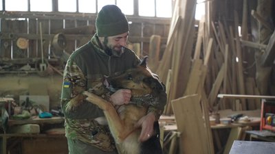 "Робота з деревом – моя реабілітація": на Вінниччині оборонець після поранення знайшов себе у власній справі "Робота з деревом – моя реабілітація": на Вінниччині оборонець після поранення знайшов себе у власній справі