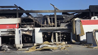 Влучання у термінал «Нової пошти»: армія РФ атакувала Миколаїв Влучання у термінал «Нової пошти»: армія РФ атакувала Миколаїв