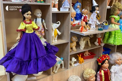 Продала колекцію заради допомоги війську: історія колекціонерки ляльок з Одещини Продала колекцію заради допомоги війську: історія колекціонерки ляльок з Одещини
