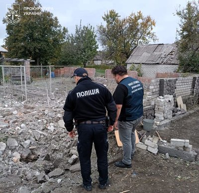 Правоохоронці фіксують наслідки російських обстрілів у Кременчуцькому та Полтавському районах Правоохоронці фіксують наслідки російських обстрілів у Кременчуцькому та Полтавському районах