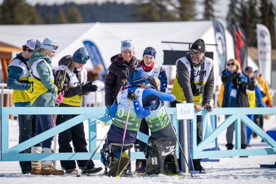 Тарас Радь і Оксана Мастерз після фінішу в командному спринті на чемпіонаті світу-2024 з парабіатлону Тарас Радь і Оксана Мастерз після фінішу в командному спринті на чемпіонаті світу-2024 з парабіатлону