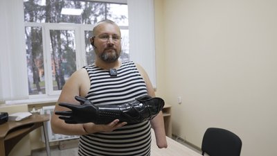Ветерану з Вінниччини розробили спортивний протез для гри у парахокей Ветерану з Вінниччини розробили спортивний протез для гри у парахокей