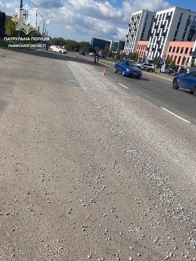 У Львові склали протокол на водія, який забруднив щебенем проїжджу частину У Львові склали протокол на водія, який забруднив щебенем проїжджу частину