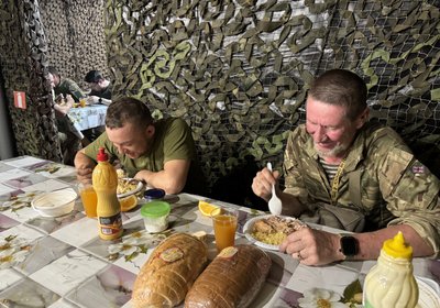 "Борщ та булгур з мʼясом: як працює польова "ресторанна" кухня "Борщ та булгур з мʼясом: як працює польова "ресторанна" кухня