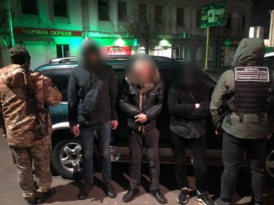 Черкащани намагались незаконно переправити п’ятьох чоловіків через кордон