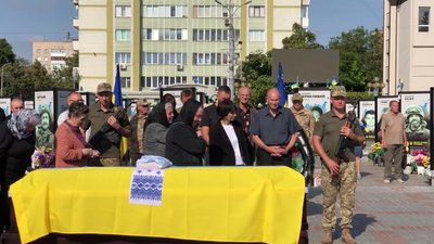 З військовим Віктором Кузнюком попрощалися у Рівному З військовим Віктором Кузнюком попрощалися у Рівному