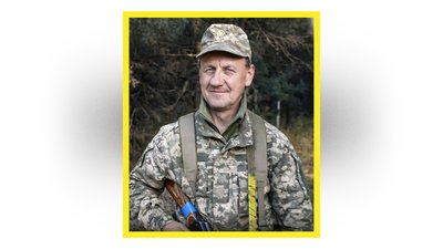 На Чернігівщині поховали бійців Максима Кириченка, Олександра Дорошенка, Андрія Бусьнюка та Сергія Кузеванова На Чернігівщині поховали бійців Максима Кириченка, Олександра Дорошенка, Андрія Бусьнюка та Сергія Кузеванова