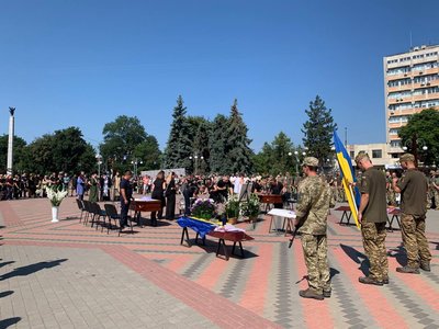 Поховали всю родину Поховали всю родину