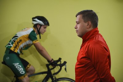 Тренування велосипедиста у Золочеві на Харківщині Тренування велосипедиста у Золочеві на Харківщині