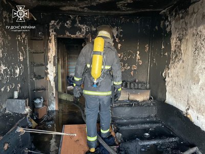 Кімната вигоріла вщент: на Корольова в Одесі через куріння загорілася квартира. ФОТО Кімната вигоріла вщент: на Корольова в Одесі через куріння загорілася квартира. ФОТО