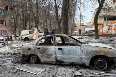 Внаслідок атаки РФ у Києві спалахнули пожежі, у будинках вибиті вікна Внаслідок атаки РФ у Києві спалахнули пожежі, у будинках вибиті вікна