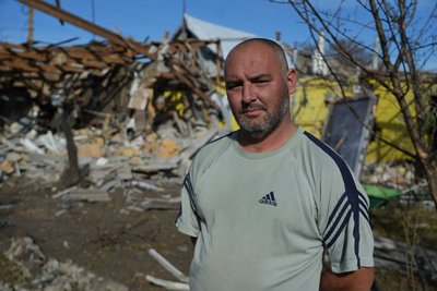 «Стеля і все просто на мене посипалося». У Солоному дрон РФ поцілив по гаражу, в якому перебувала людина «Стеля і все просто на мене посипалося». У Солоному дрон РФ поцілив по гаражу, в якому перебувала людина