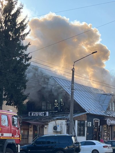 Пожежа в центрі Житомира — загорілося кафе Пожежа в центрі Житомира — загорілося кафе
