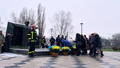 У Кропивницькому вшанували пам'ять ліквідаторів аварії на Чорнобильській АЕС У Кропивницькому вшанували пам'ять ліквідаторів аварії на Чорнобильській АЕС