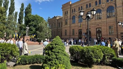 У Кропивницькому напередодні Дня Конституції України вшанували пам’ять загиблих бійців У Кропивницькому напередодні Дня Конституції України вшанували пам’ять загиблих бійців