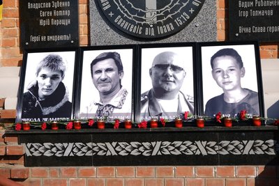 Теракт біля Палацу спорту у 2015 році у Харкові: загиблі Микола Мельничук, Ігор Толмачов, Вадим Рибальченко, Данило Дідік Теракт біля Палацу спорту у 2015 році у Харкові: загиблі Микола Мельничук, Ігор Толмачов, Вадим Рибальченко, Данило Дідік