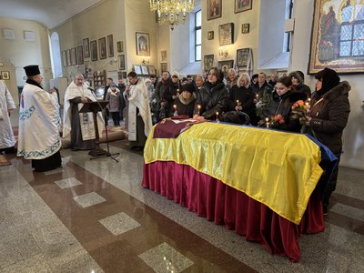 У Полтаві попрощалися із військовим Олександром Доброхлібом, який загинув, обороняючи Україну У Полтаві попрощалися із військовим Олександром Доброхлібом, який загинув, обороняючи Україну