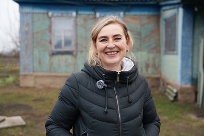 "Надіятися треба тільки на себе". Як живе на Сумщині жінка, яка вийшла з окупованого Маріуполя "Надіятися треба тільки на себе". Як живе на Сумщині жінка, яка вийшла з окупованого Маріуполя