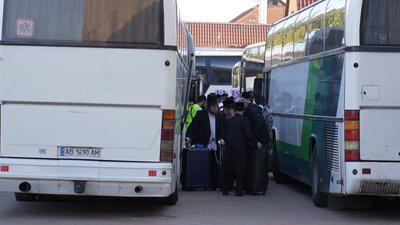 Вінницею проїхали паломники-хасиди, які прямують на святкування Рош га-Шана Вінницею проїхали паломники-хасиди, які прямують на святкування Рош га-Шана