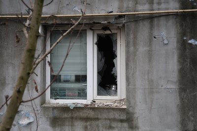 "Почула страшний свист, а потім цей жах побачила". Херсонці про російські обстріли житлових районів "Почула страшний свист, а потім цей жах побачила". Херсонці про російські обстріли житлових районів