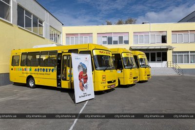Харкову подарували три шкільні автобуси, які зробили в Черкасах Харкову подарували три шкільні автобуси, які зробили в Черкасах