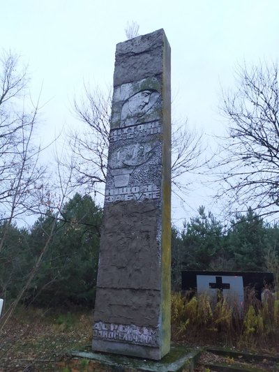 У Мочулках позбулися, в Зорі ще ні: голова Деколонізація. Україна про два пам'ятники сусідніх громад на Рівненщині У Мочулках позбулися, в Зорі ще ні: голова Деколонізація. Україна про два пам'ятники сусідніх громад на Рівненщині