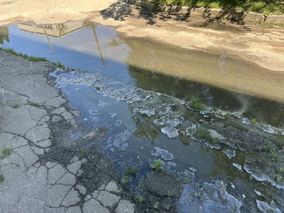 У Житомирі тиждень витікають нечистоти на подвір’я багатоповерхівки У Житомирі тиждень витікають нечистоти на подвір’я багатоповерхівки