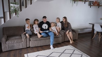 Подружжя Станіславових із Вінниці виховує чотирьох всиновлених дітей Подружжя Станіславових із Вінниці виховує чотирьох всиновлених дітей