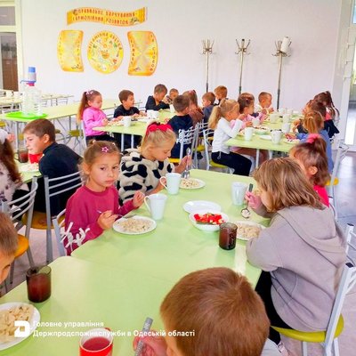 Перевірки харчування у школах Одещини: виявили майже півтори сотні порушень Перевірки харчування у школах Одещини: виявили майже півтори сотні порушень