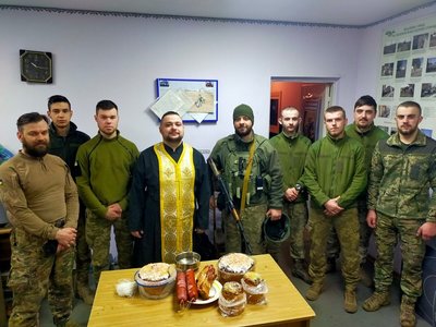 "Сповідаю воїнів і почався артобстріл": історія військового капелана зі Львова "Сповідаю воїнів і почався артобстріл": історія військового капелана зі Львова